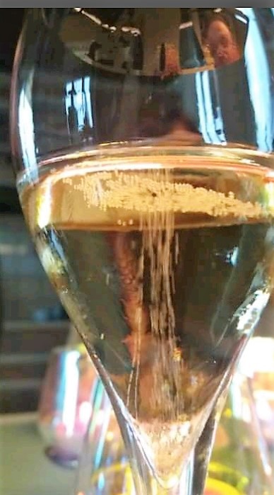 photo champagne verre qui pétille