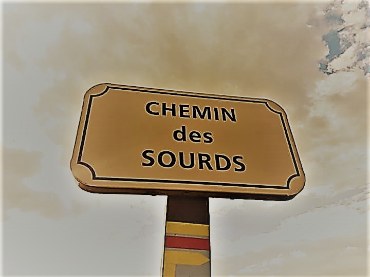 photo panneau indicateur chemin des sourds